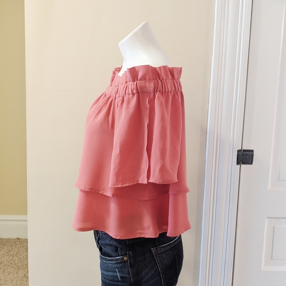 Leith off the shoulder layered top. - Picture 2 of 7